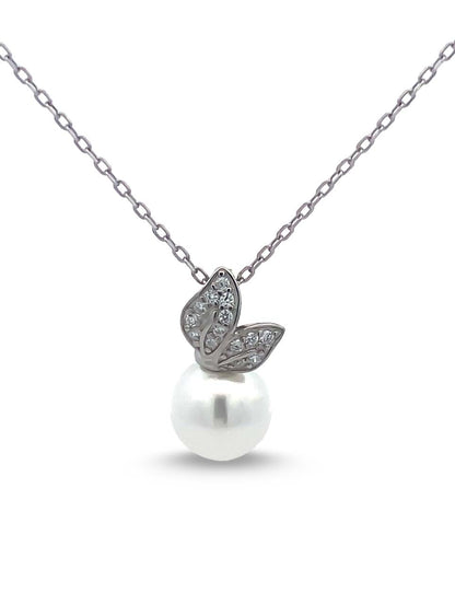 Celeste Pearl Pendant with Chain