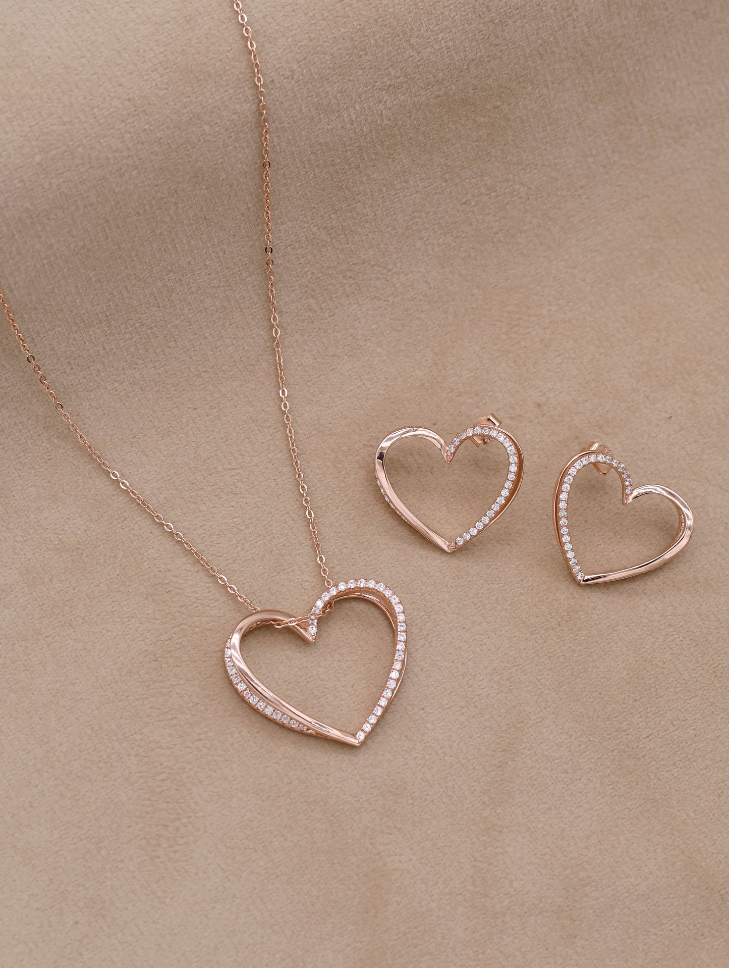 Heart Design Pendant Set