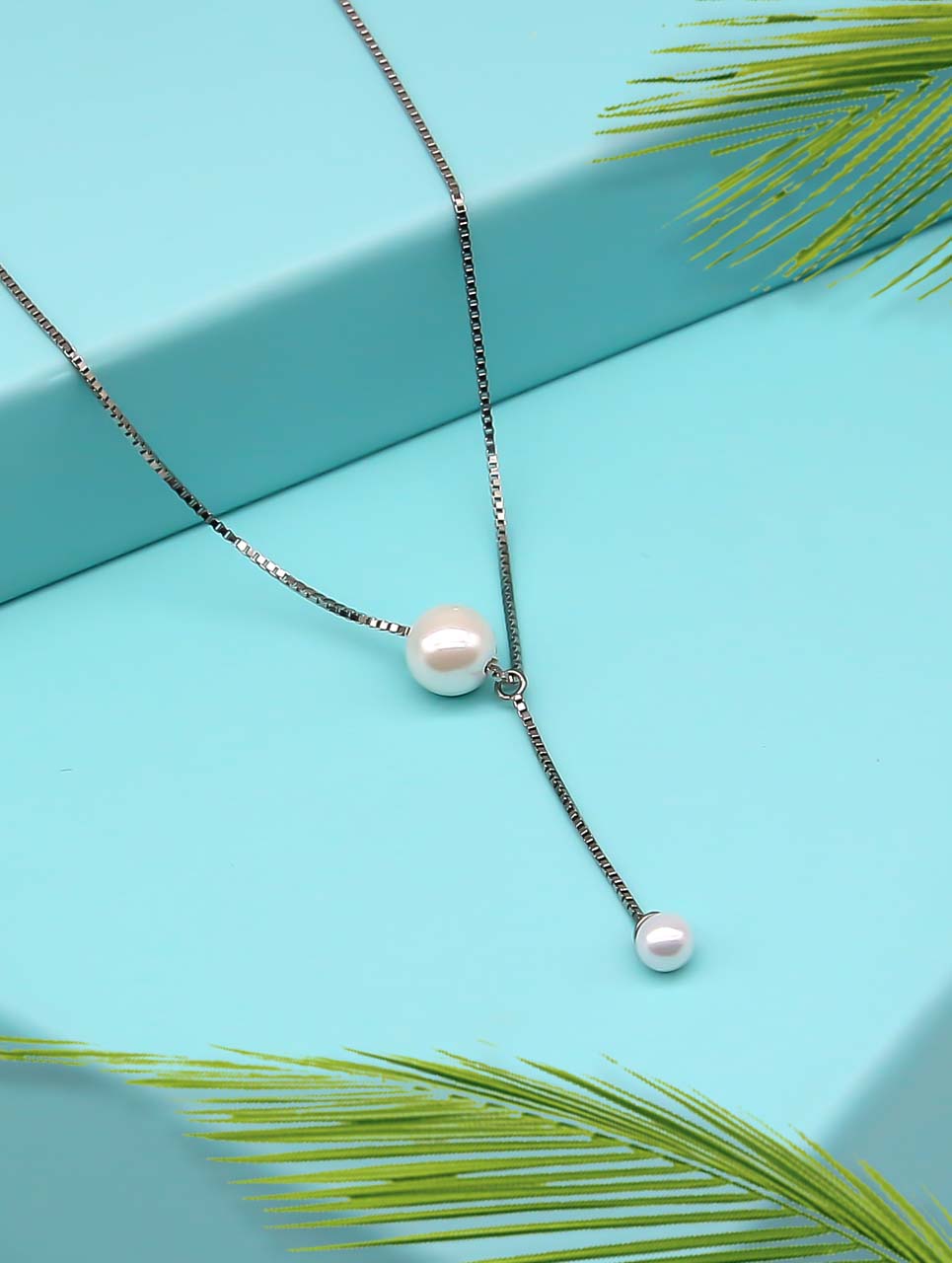 Emerald Pearl Pendant with Chain