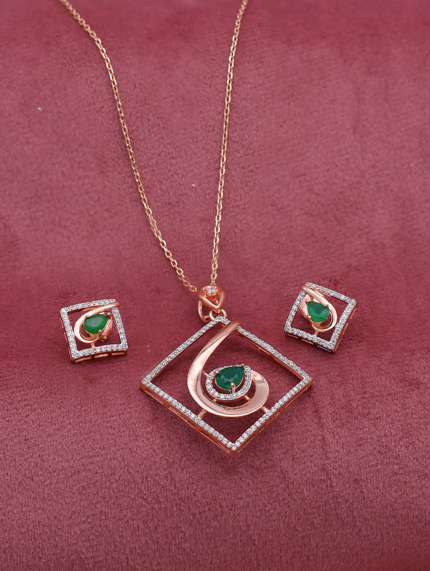 EMERALD PENDANT SET